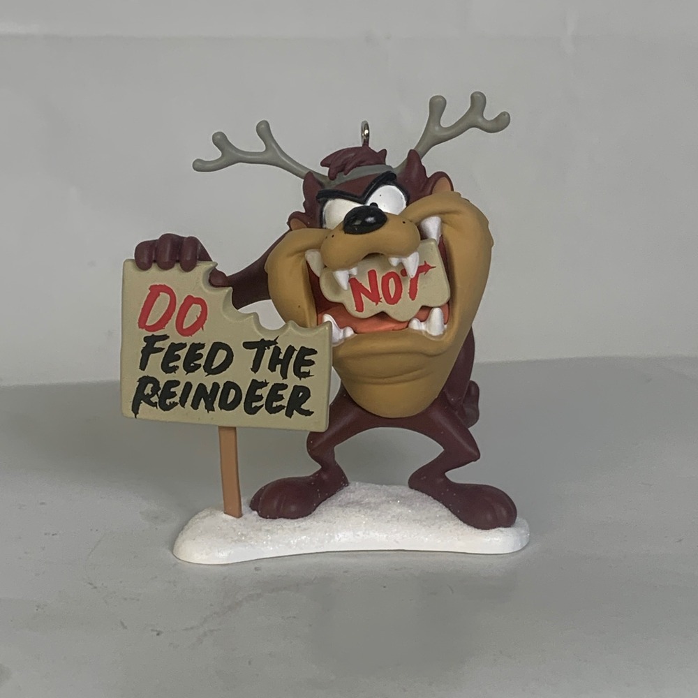 Hallmark Ornament Taz Looney Tunes 2015 Feed the Reindeer Keepsake Brown